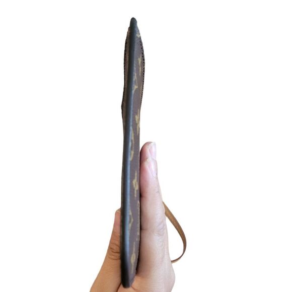 Louis Vuitton Monogram Neverfull MM Pouch - Picture 8 of 13